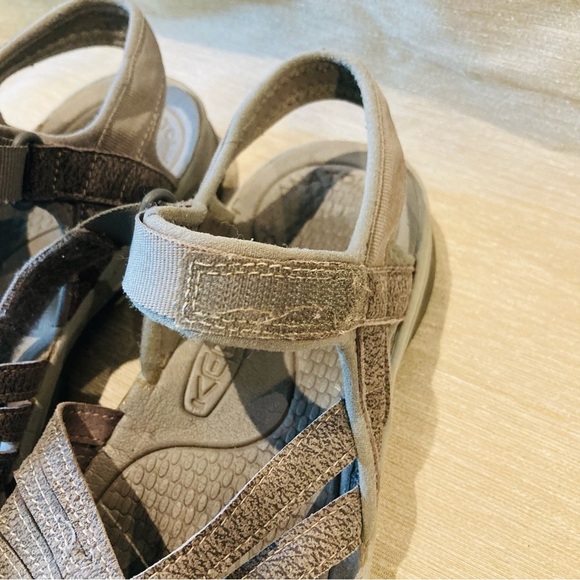 KEEN Sz 7 Rose Suede Vibram Sole Hook & Loop Closure Hiking Walking Sandals - Picture 6 of 11